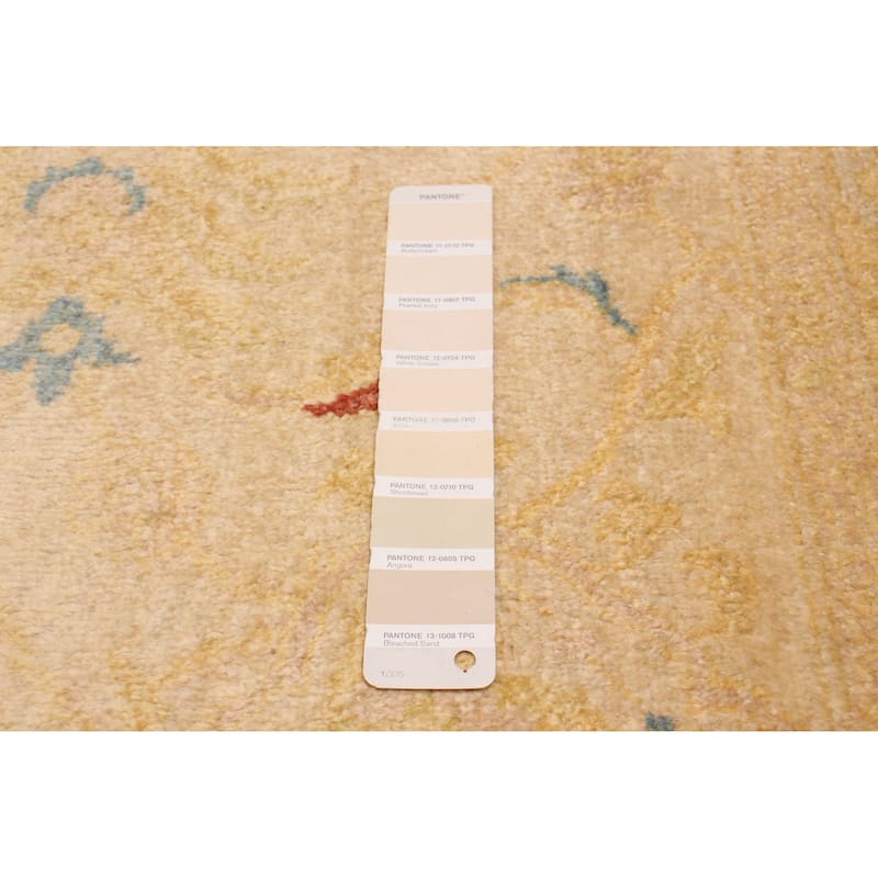 ECARPETGALLERY Hand-knotted Peshawar Oushak Ivory Wool Rug - 4'1 x 5'10