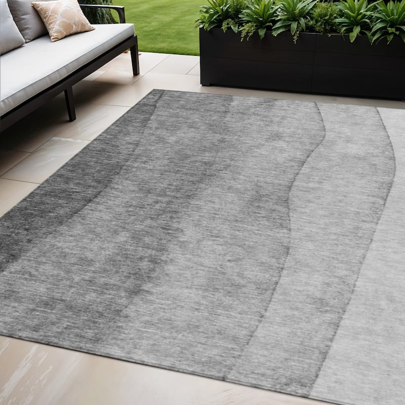 HomeRoots Ombre Transitional Rectangle Outdoor Rug - 5' X 8'