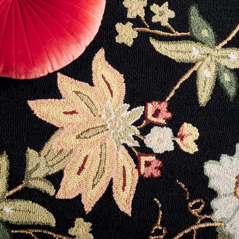 SAFAVIEH Handmade Chelsea Yauhenia French Country Floral Wool Rug