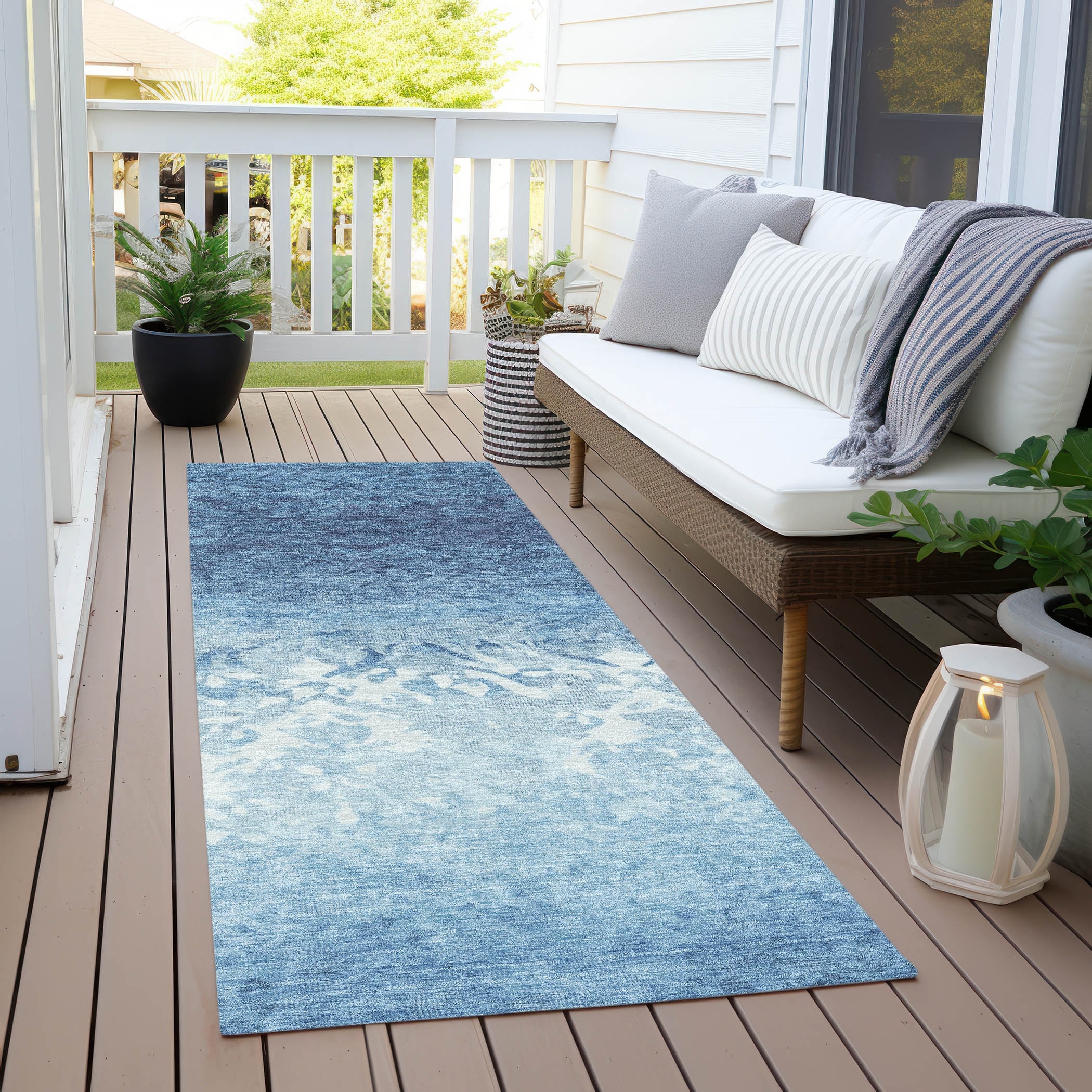 Machine Washable Indoor/Outdoor Chic Ombre Chantille Rug