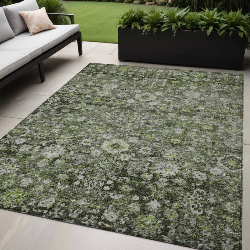 HomeRoots Oriental Traditional Rectangle Outdoor Rug - 5' X 8'