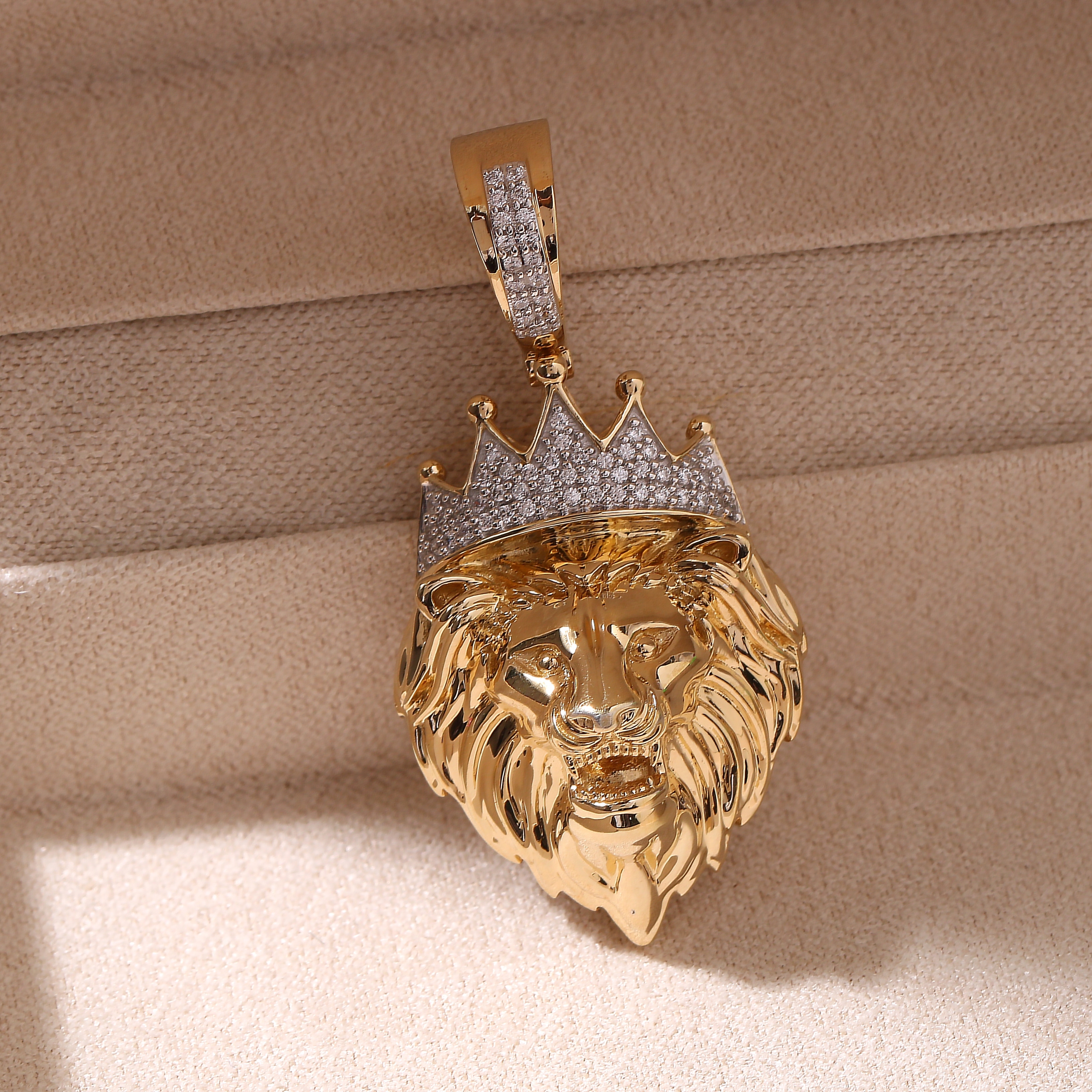 【ドイツ製】COEUR DE LION（クードリオン）スワロフスキー ネックレス De Couer 10K Gold 1/6ct TDW Diamond Crowned Lion Head Pendant for