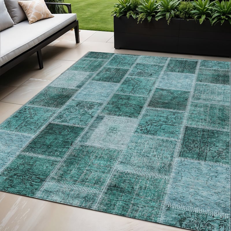 HomeRoots Patchwork Transitional Rectangle Outdoor Rug - 5' X 8'