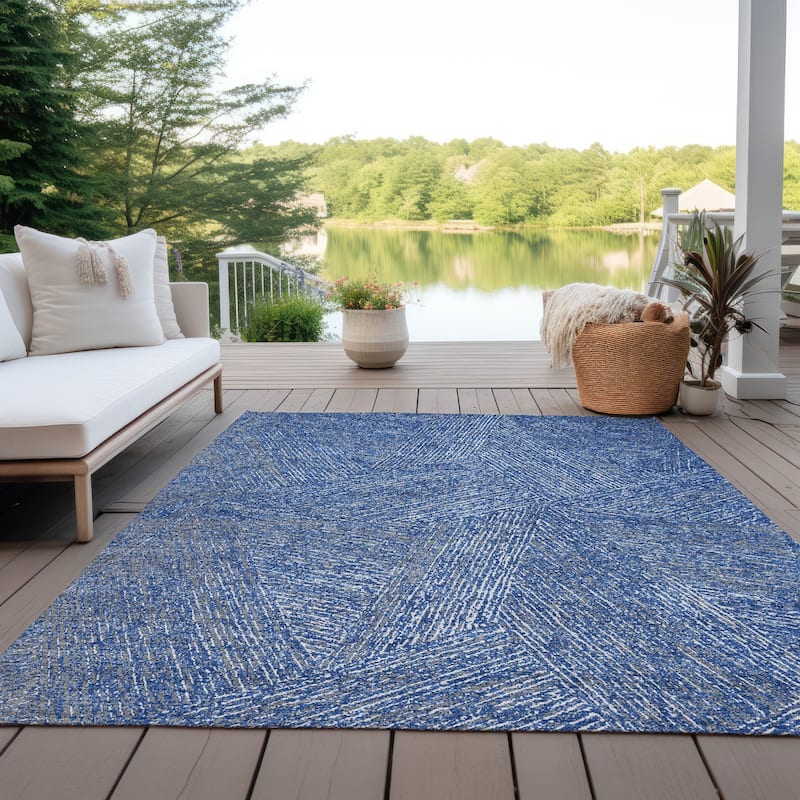 Machine Washable Indoor/ Outdoor Solid Geo Chantille Rug