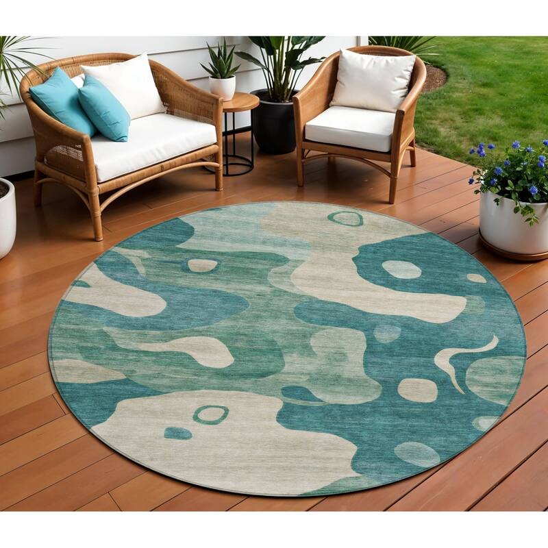 HomeRoots Abstract Transitional Rectangle Outdoor Rug - 8' Round