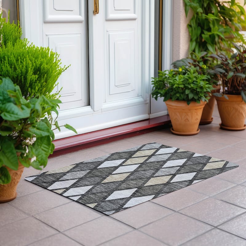 Machine Washable Indoor/ Outdoor Chantille Diamond Prism Rug - Gray - 1'8" x 2'6"