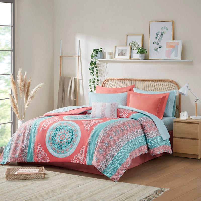 Intelligent Design Eleni Boho Comforter Set with Bed Sheets