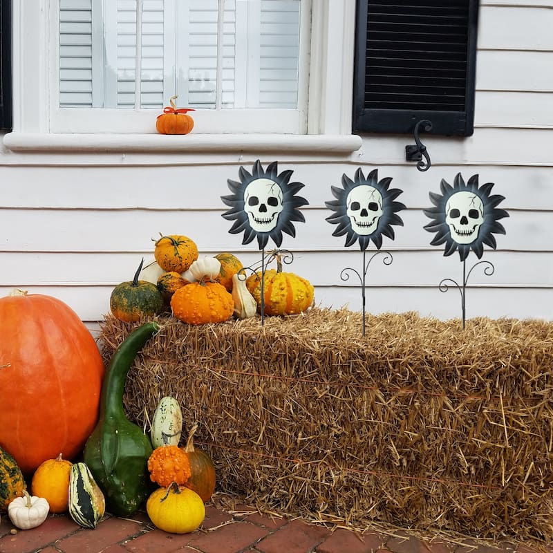 Glitzhome Set of 3 Halloween Metal Sunflower Skulls Glow-in-Dark or Chomper Pathway Yard Stakes