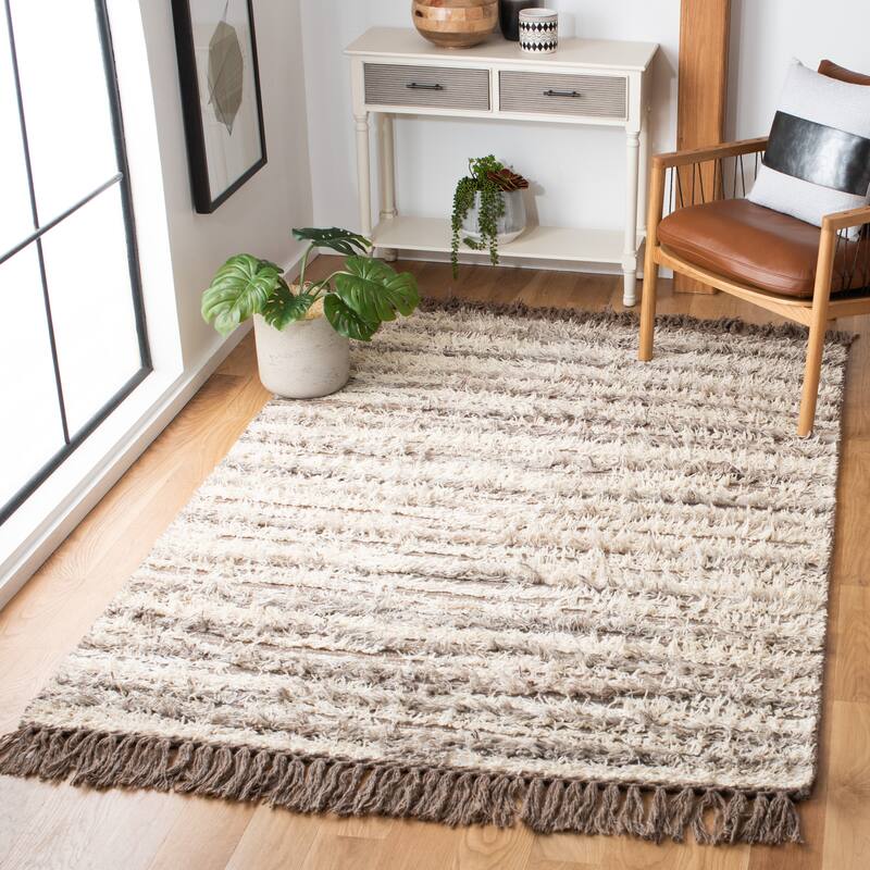 SAFAVIEH Handmade Casablanca Irek Shag Wool Rug - 5' x 8' - Natural/Ivory