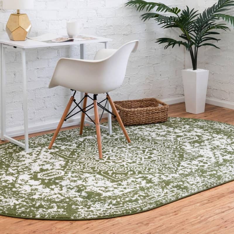 Traditional Brenda Collection Area Rug