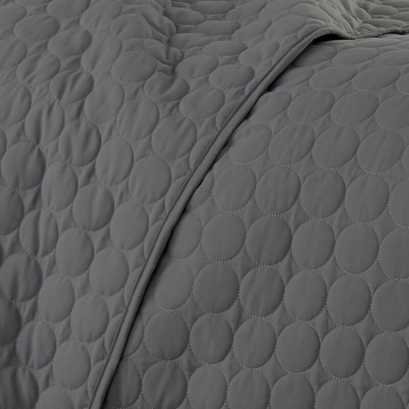 Vilano Ultra-Soft Lightweight 3-piece Quilt and Sham Set