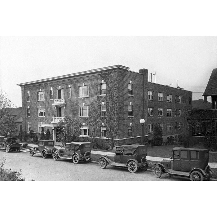 Shop University District Apartments Black And White Gallery Wrapped Canvas Overstock 31708535