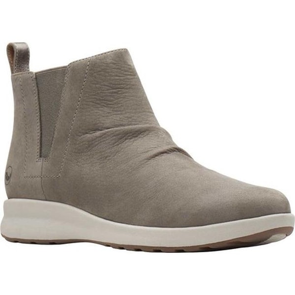 Un Adorn Mid Ankle Boot Taupe Nubuck 