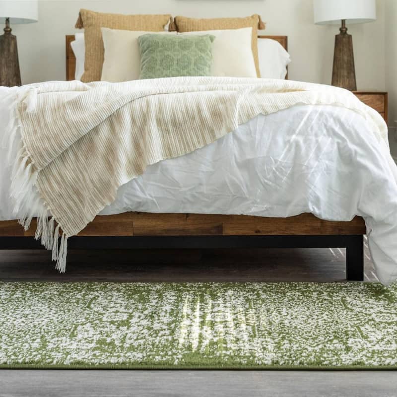 Traditional Brenda Collection Area Rug
