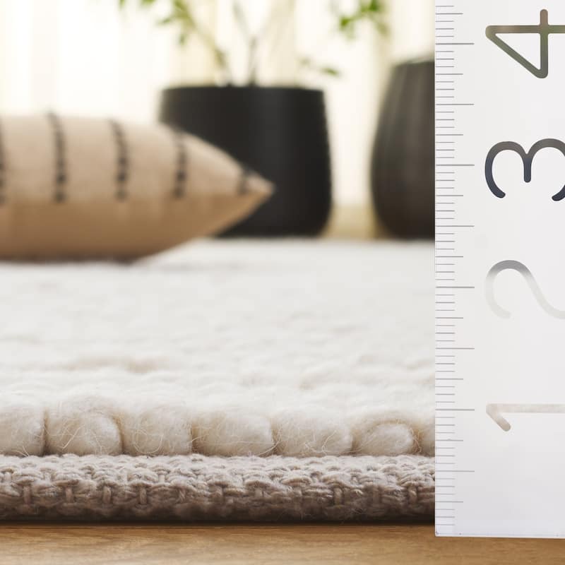SAFAVIEH Handmade Natura Klodjana Wool Rug