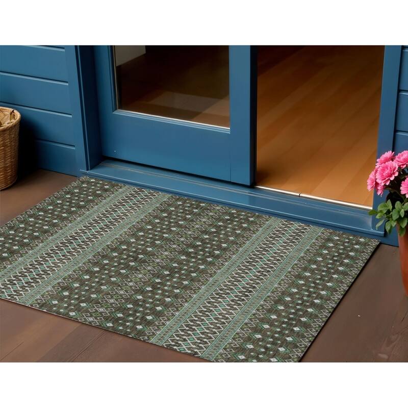 HomeRoots Tribal Transitional Rectangle Outdoor Rug - 3' x 5'