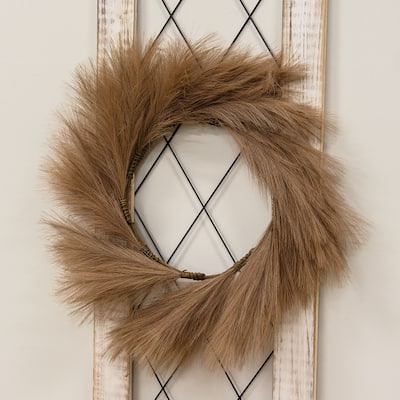 Pampas Grass Wreath 24" Taupe