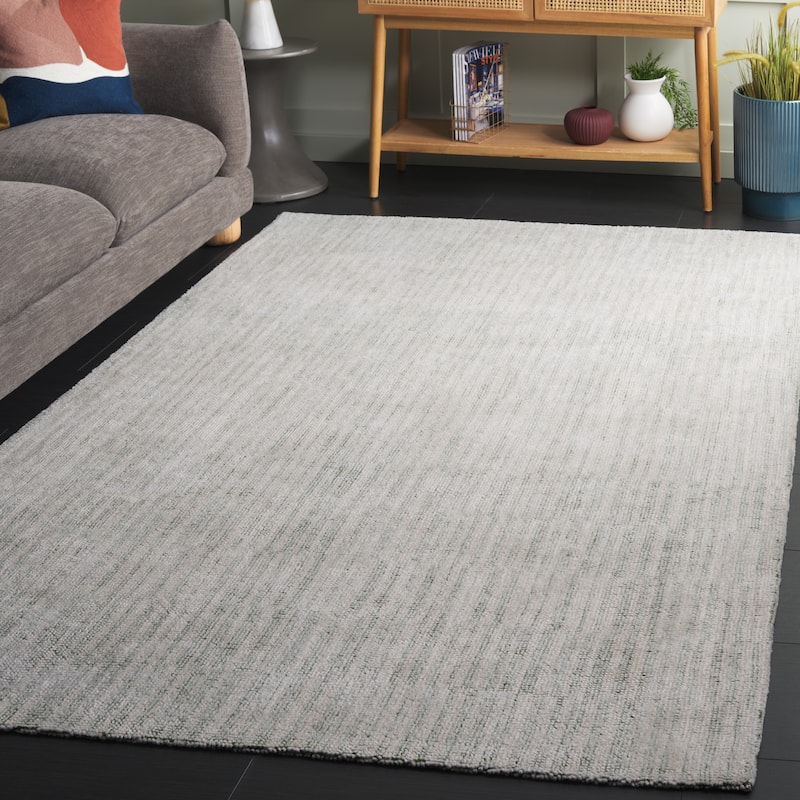 SAFAVIEH Handmade Restoration Carmelo Vintage Rug - 5' x 8' - Green/Ivory