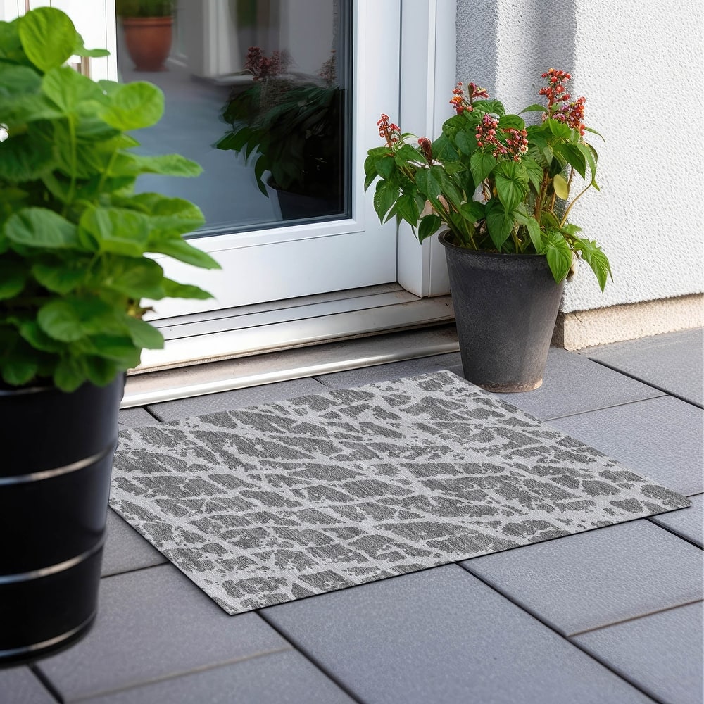 Machine Washable Indoor/ Outdoor Transitional Charcoal Crackle Chantille Rug