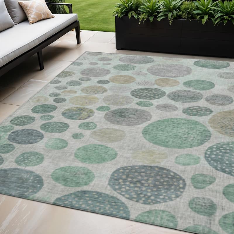 HomeRoots Geometric Transitional Rectangle Outdoor Rug - 5' X 8'