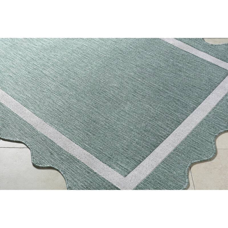 Livabliss Miami Beach Traditional Indoor / Outdoor Area Rug