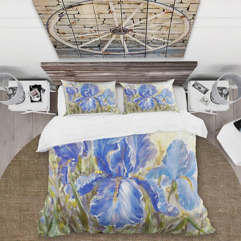 Designart 'Irises Blossoming Flowers' Traditional Duvet Cover Set