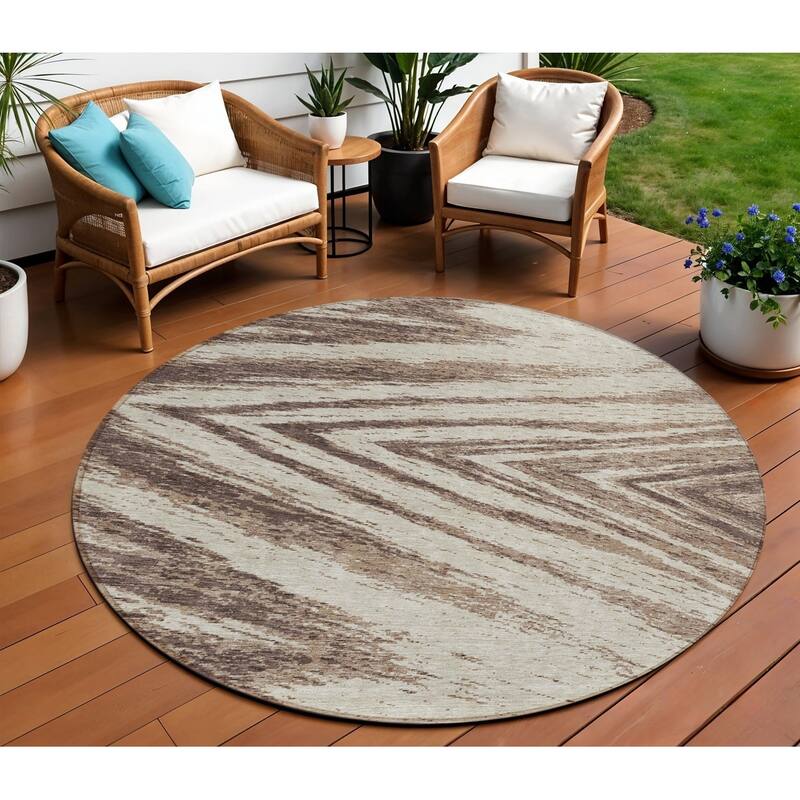 HomeRoots Abstract Transitional Rectangle Outdoor Rug - 8' Round