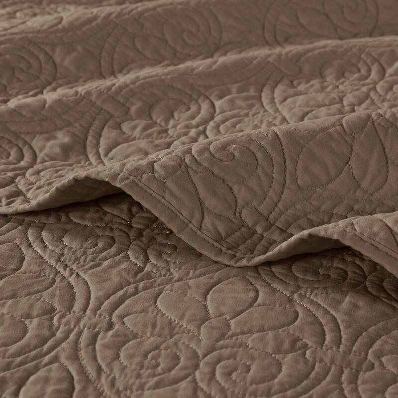 Madison Park Mansfield Reversible Oversized 3-piece Solid Texture Bedspread Quilt Set with Matching Shams