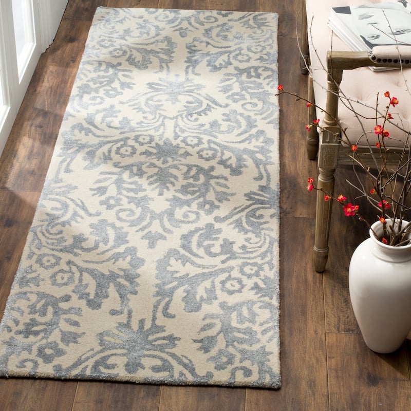 SAFAVIEH Handmade Bella Trea Modern Floral Wool Rug - 2'3" x 7' Runner - Ivory/Silver