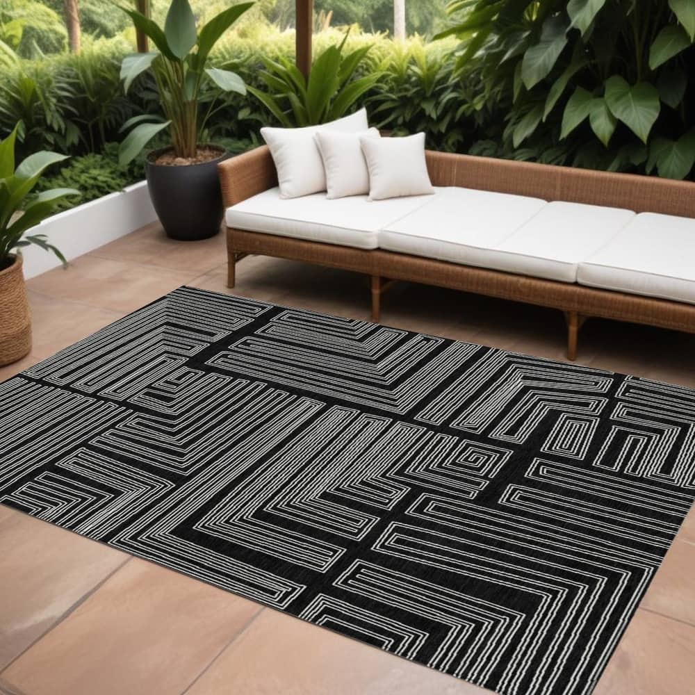 HomeRoots Geometric Transitional Rectangle Outdoor Rug