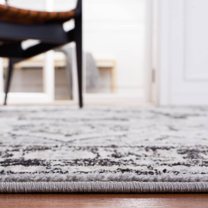 SAFAVIEH, Brentwood Myong Traditional Rug - 5'3" x 7'6"