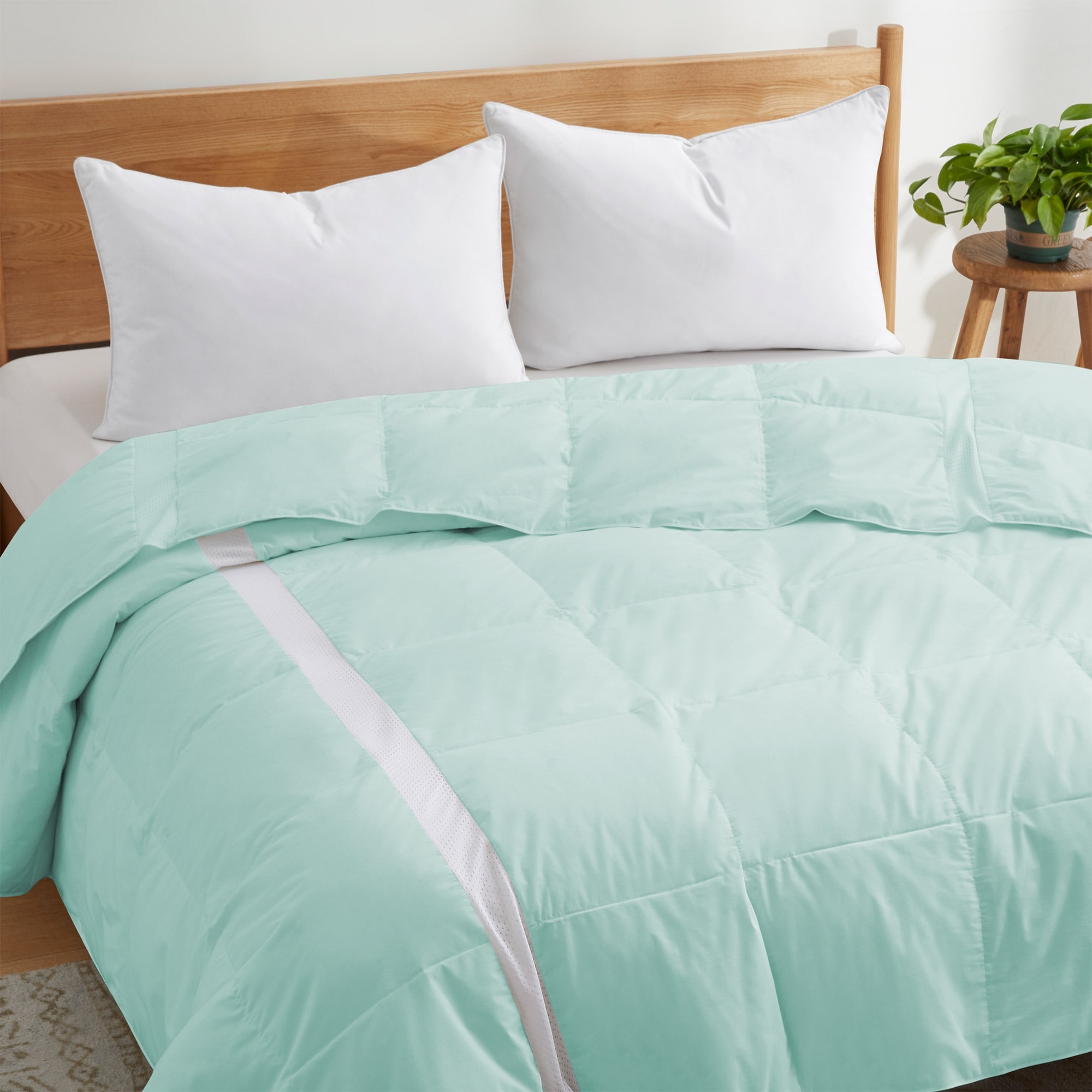 Breathable & Moisture-Wicking Blanket White Down Comforter for Hot Sleeper