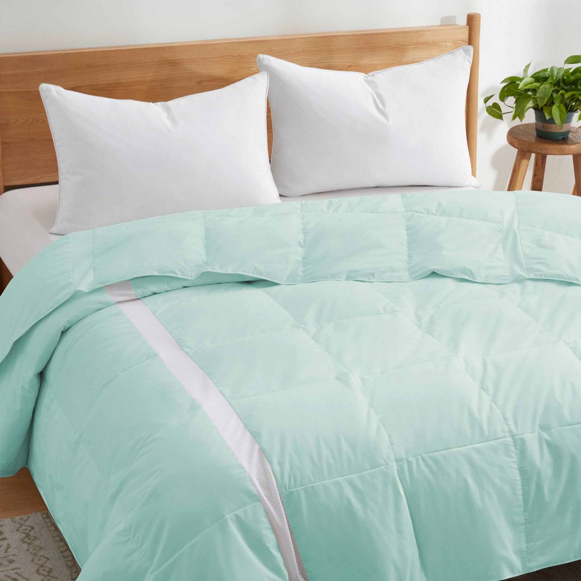 Breathable & MoistureWicking Blanket White Down Comforter for Hot