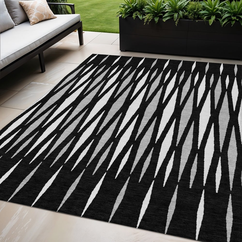 HomeRoots Geometric Transitional Rectangle Outdoor Rug