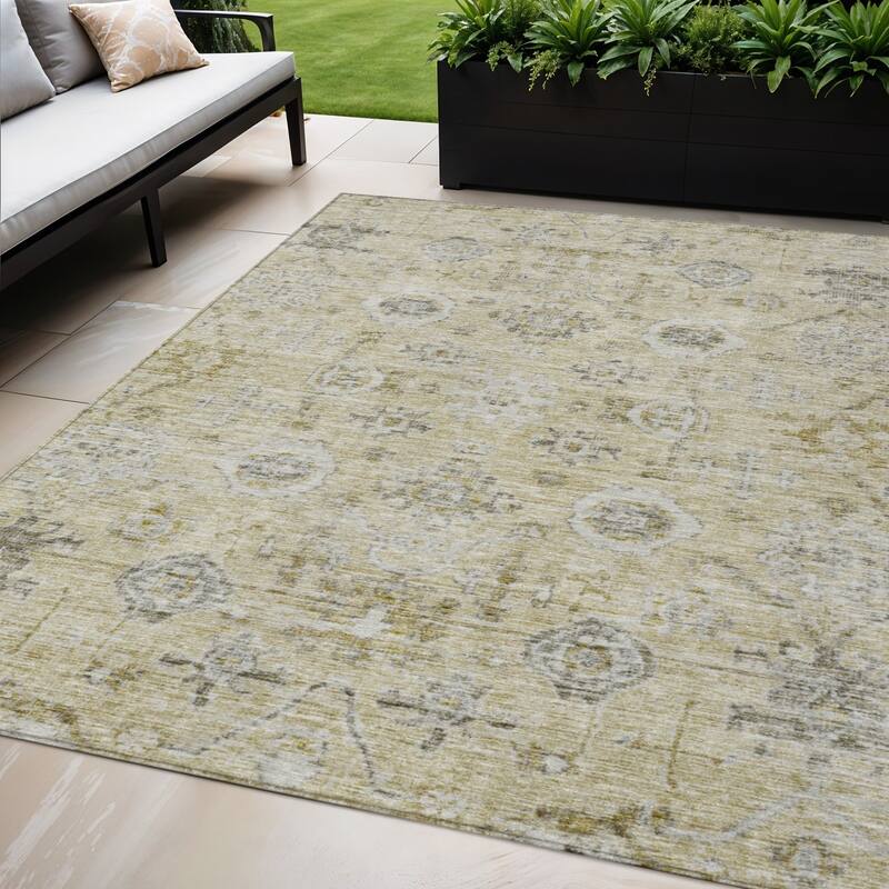 HomeRoots Damask Traditional Rectangle Outdoor Rug - 5' X 8'