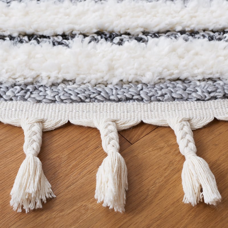 SAFAVIEH Moroccan Tassel Shag Elvia 2-inch Thick Rug