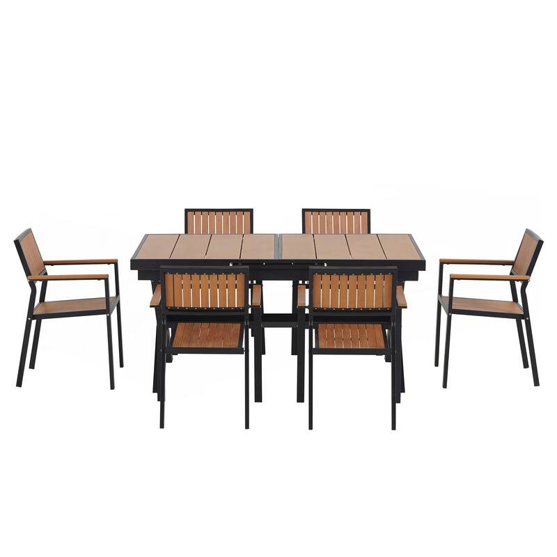 Experience Outdoor Dining Freedom with a Flexible Set