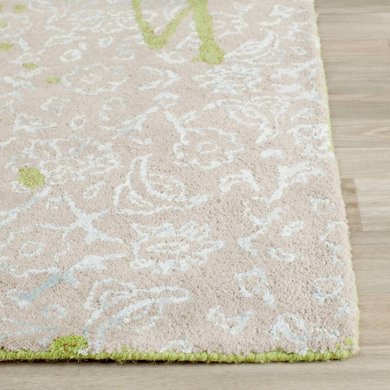 SAFAVIEH Handmade Bella Fitnat Modern Floral Wool Rug