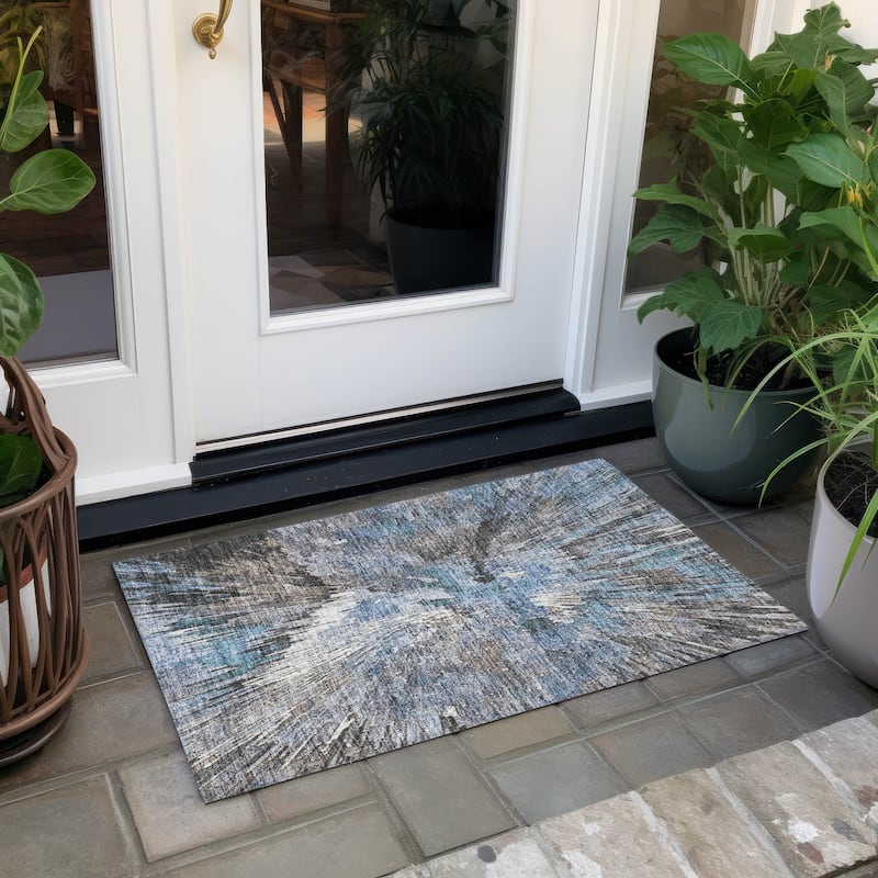 Machine Washable Indoor/ Outdoor Abstract Burst Chantille Rug - Denim - 1'8" x 2'6"