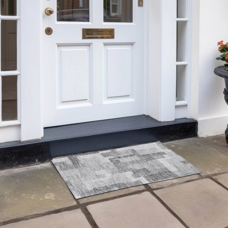 Machine Washable Indoor/ Outdoor Chantille Contemporary Blocks Rug - Silver - 1'8" x 2'6"