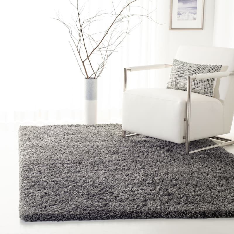 SAFAVIEH Fontana Shag Kimberlie Solid 2-inch Thick Rug - 4' x 6' - Silver - Rectangle