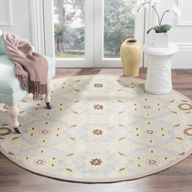 SAFAVIEH Handmade Chelsea Azar French Country Wool Rug - 5'6" Round - Light Blue/Ivory