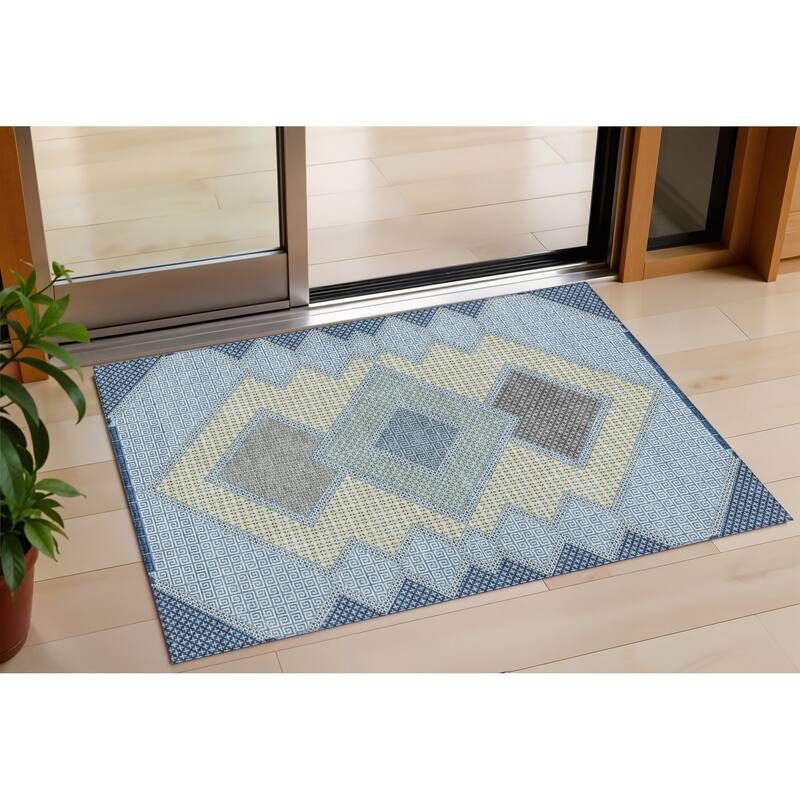 HomeRoots Geometric Transitional Rectangle Outdoor Rug - 3' x 5'