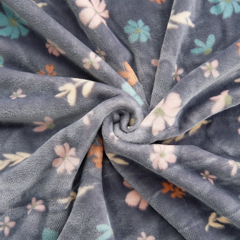 Lucky Brand Tossed Blooms Plush 50" x 70" Throw Blanket