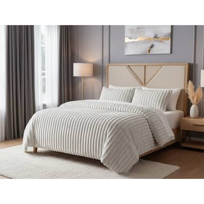 Siscovers Puff 4-Piece Luxury Ribbed Faux Fur Duvet Cover & Insert Set, Made in USA