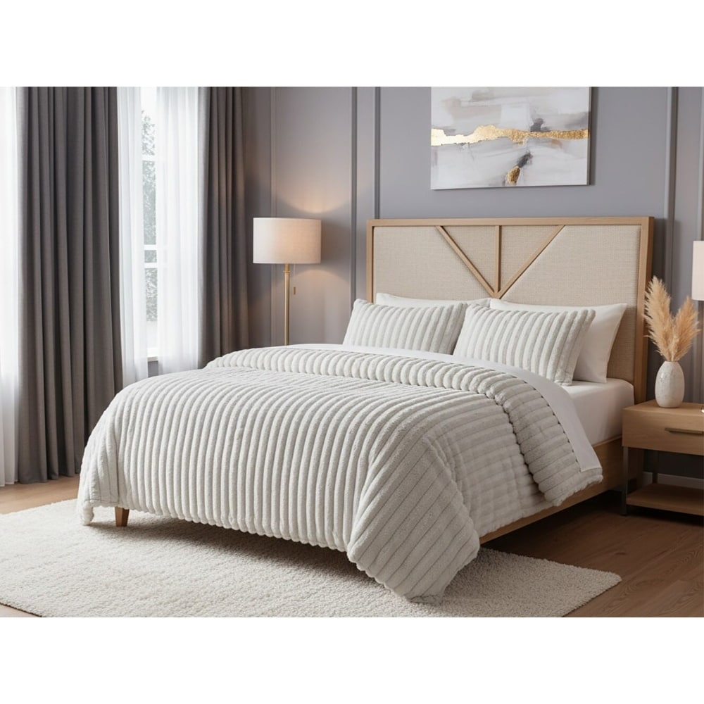 Siscovers Puff 4-Piece Luxury Ribbed Faux Fur Duvet Cover & Insert Set, Made in USA