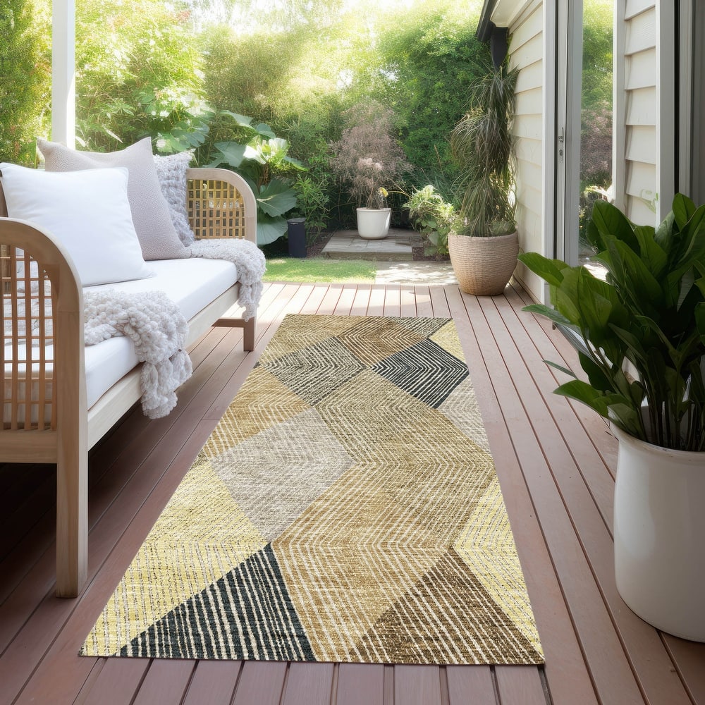 Machine Washable Indoor/ Outdoor Diamond Stripes Chantille Rug