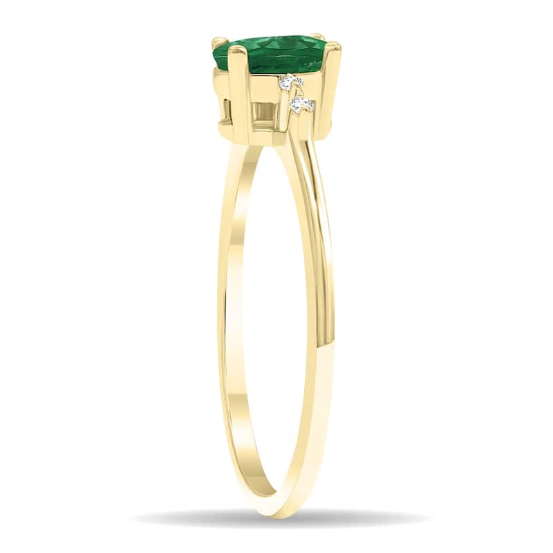 Women's Oval Shaped Emerald and Diamond Sparkle Ring in 10K Yellow Gold