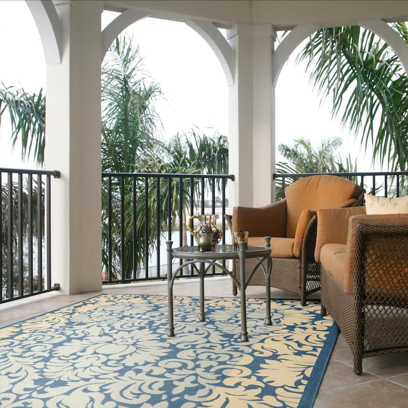 SAFAVIEH Courtyard Peggie Indoor/ Outdoor Patio Backyard Rug