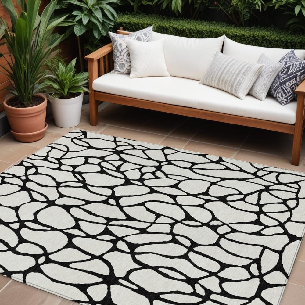 HomeRoots Geometric Transitional Rectangle Outdoor Rug